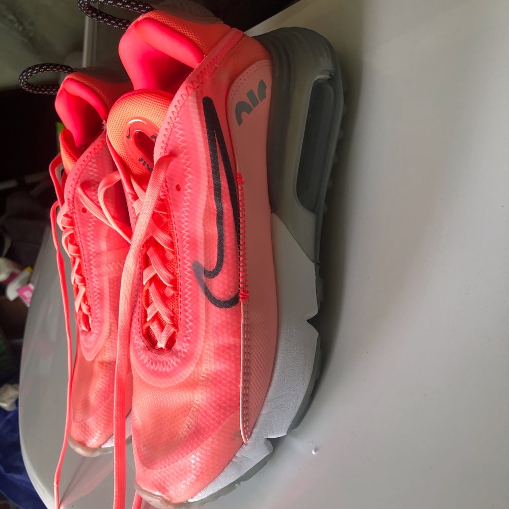 Nike Air Max 2090 Coral